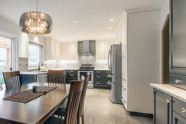 open plan kitchen/dining area